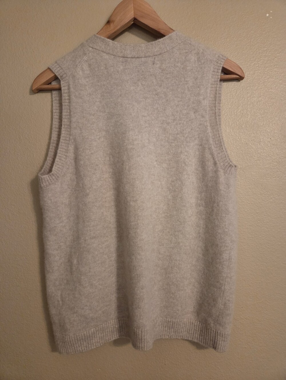 TAHARI Oatmeal 100% 2- Ply Cashmere Button Front Preppy Sweater Vestβ Women's L - Picture 6 of 12